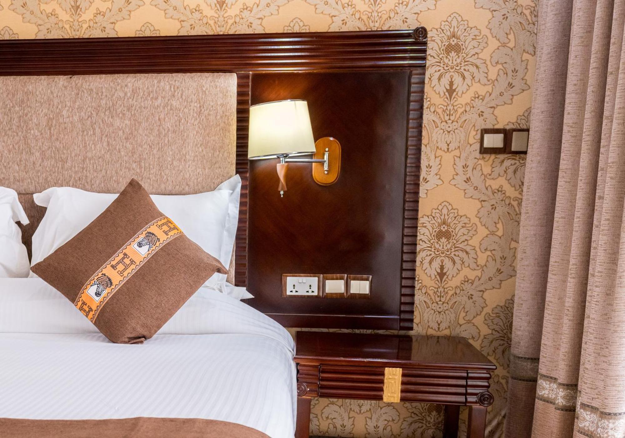Lemigo Hotel Кігалі Екстер'єр фото
